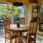 Chez Pewee, Beau Duplex En Ville, Parc Prive 아파트 *