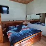 Chez Pewee, Beau Duplex En Ville, Parc Prive Martigny