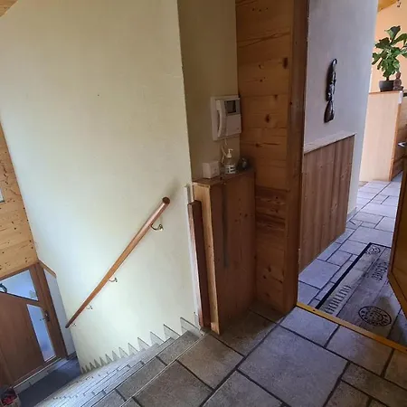 Chez Pewee, Beau Duplex En Ville, Parc Prive 아파트 Martigny