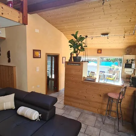 Daire Chez Pewee, Beau Duplex En Ville, Parc Prive Martigny