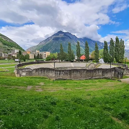 Chez Pewee, Beau Duplex En Ville, Parc Prive * Martigny