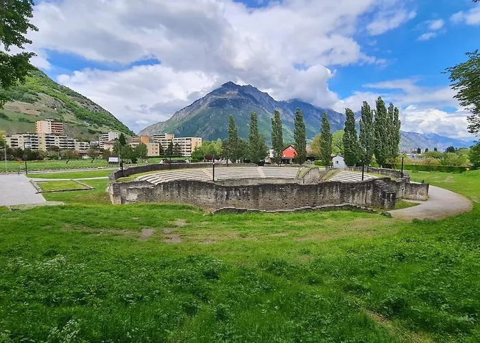 Chez Pewee, Beau Duplex En Ville, Parc Prive * Martigny